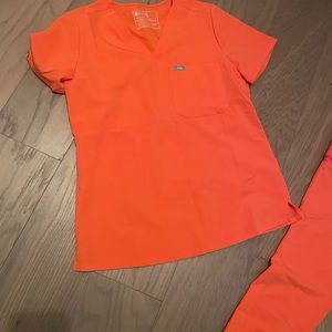 Sunset orange FIGS never been worn. Size small one pocket top, small joggers